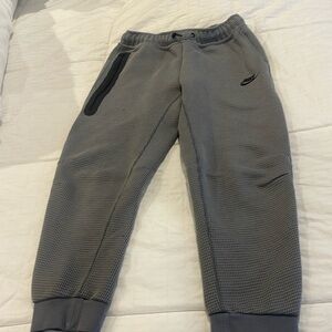 Boys Nike sweatpants size large - good used condition.